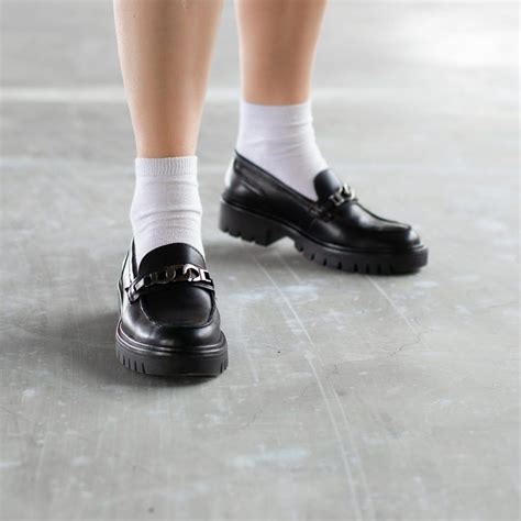 wear loafers with socks